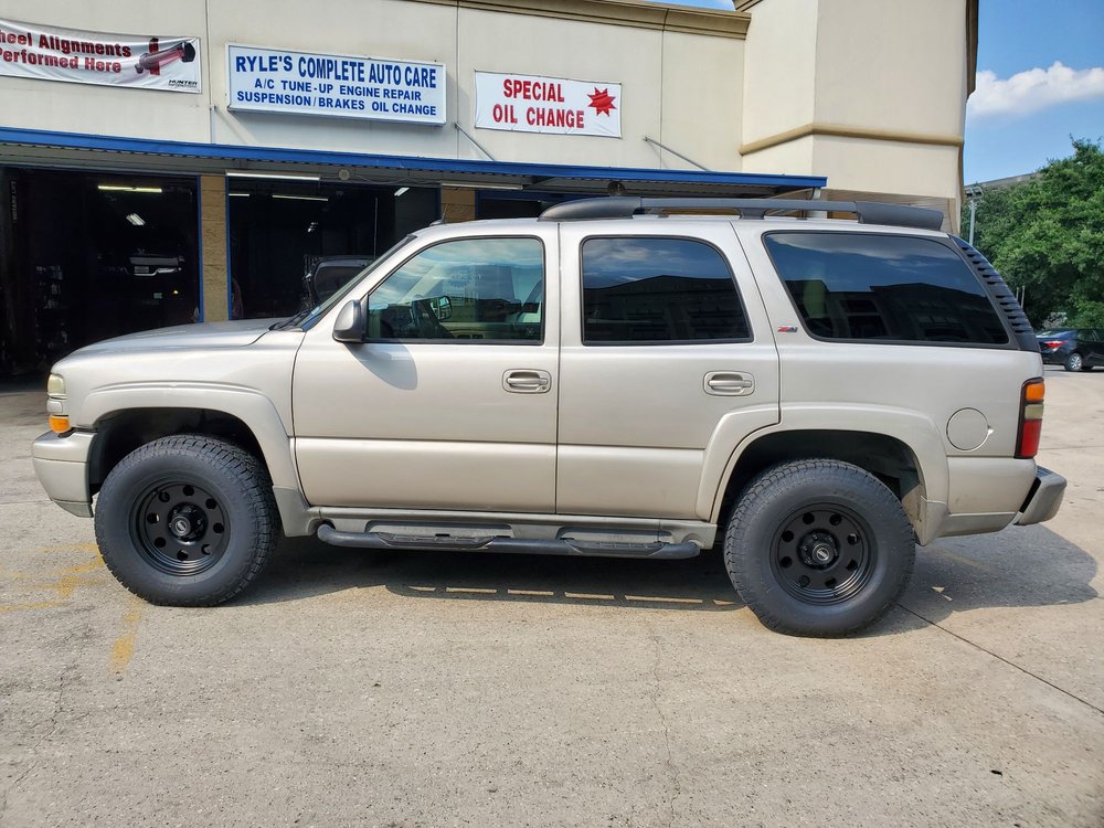 Shop exterior with customer vehicle
